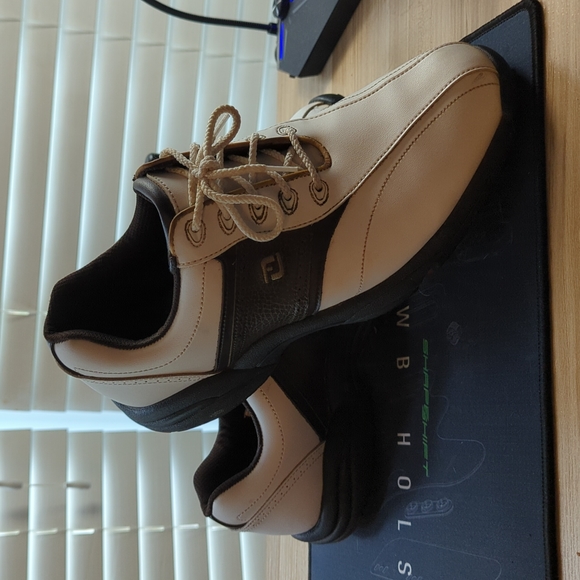 Foot Joy leather golf shoes size 9.5 M - Picture 1 of 7